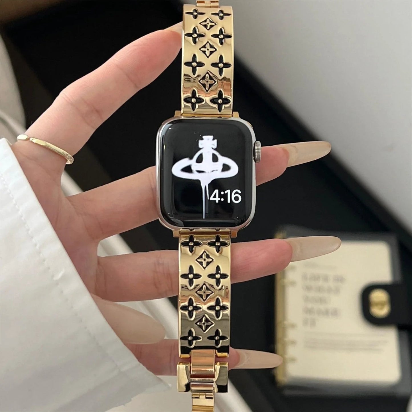 EMBOSSED METAL APPLE WATCH STRAP