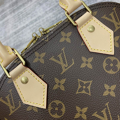 Louis Vuitton versatile classic bag