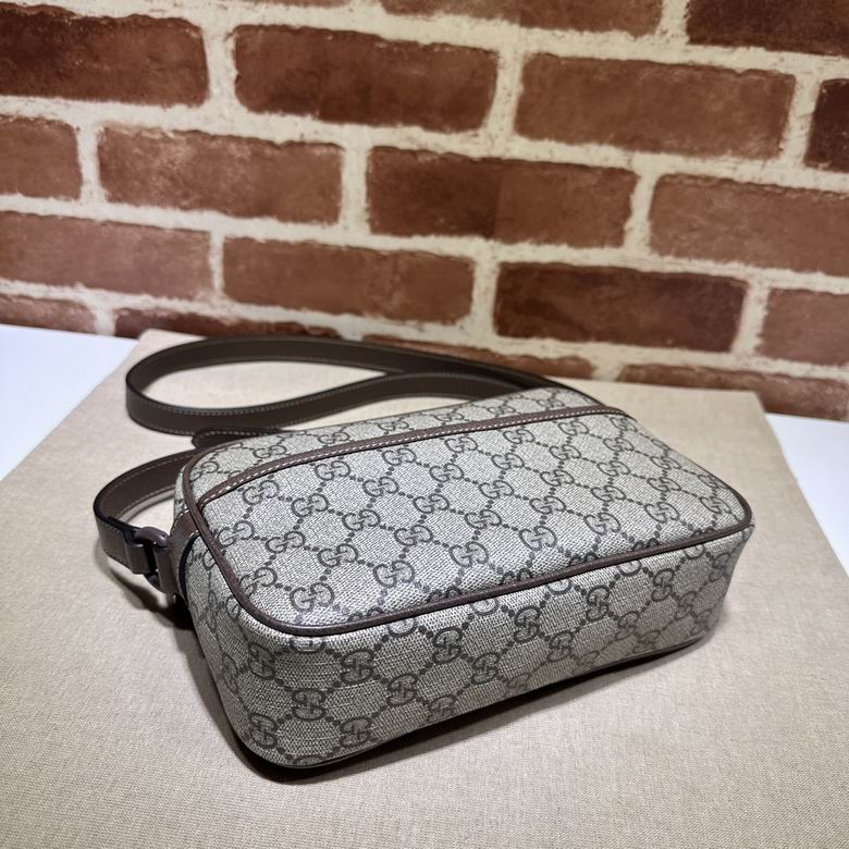 Gucci Grey Shoulder bag with logo