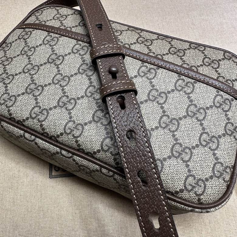 Gucci Grey Shoulder bag with logo