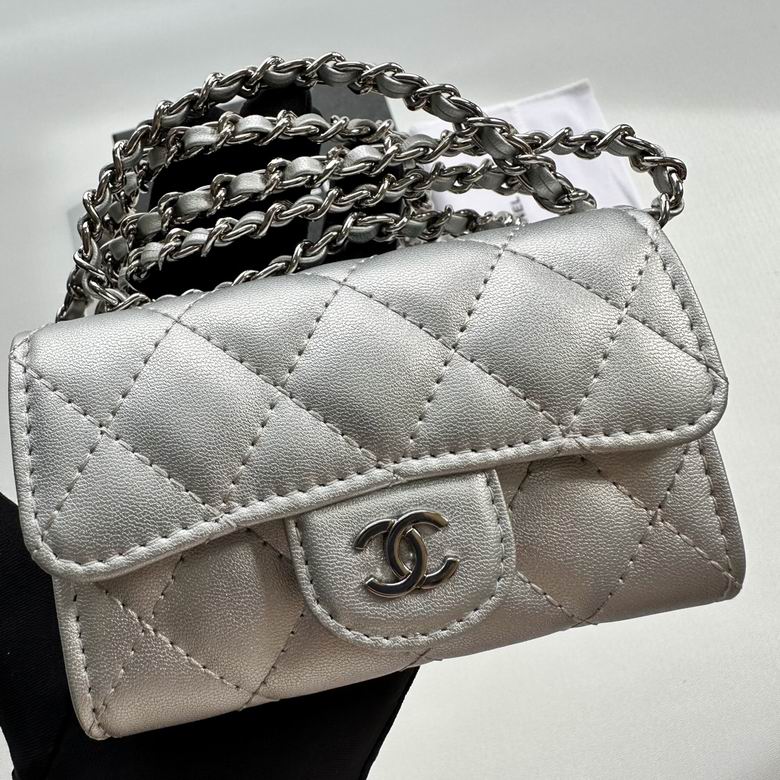 CHANEL Chain Crossbody Bag