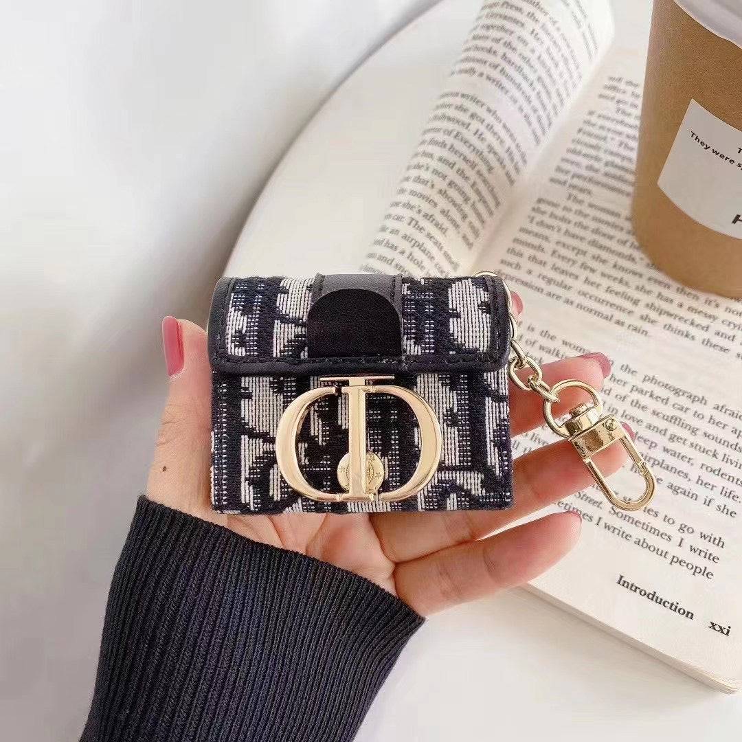 Estuche C.D Iconic Luxury AirPods - Accesorio de moda