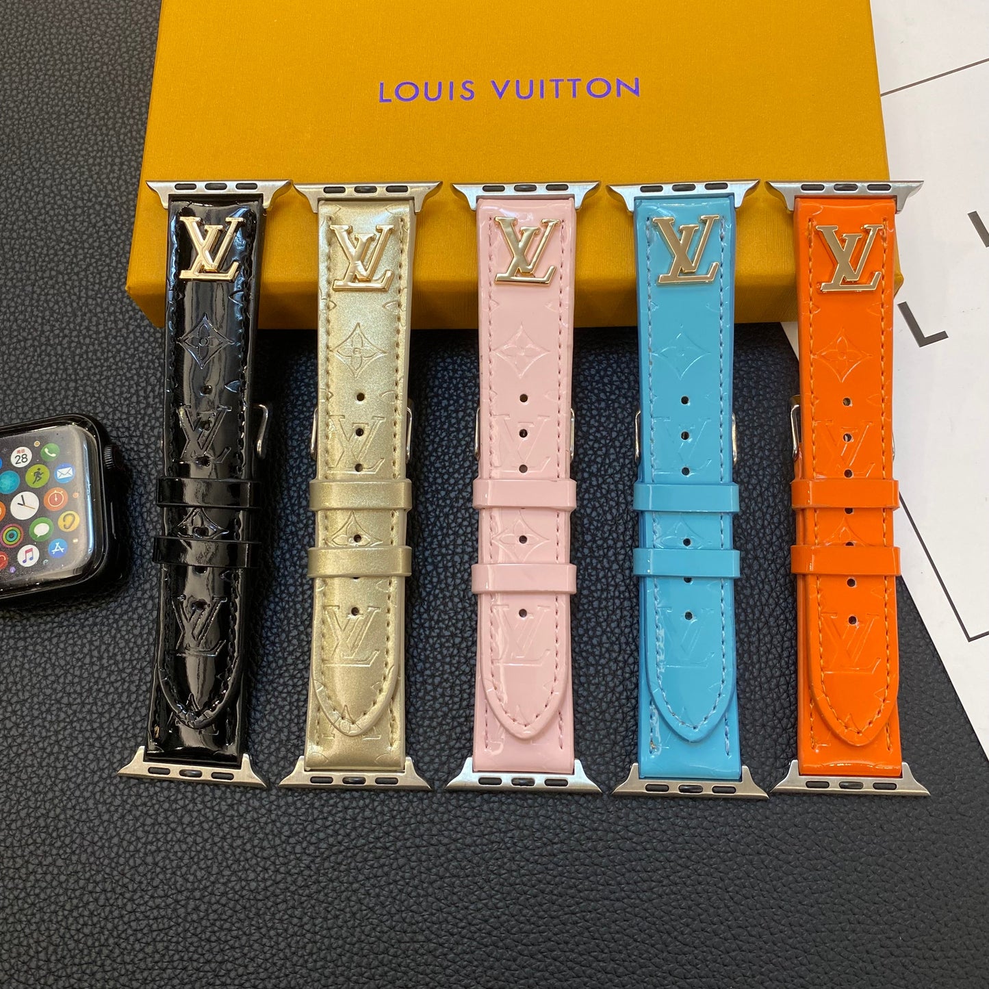 CINTURINO APPLE WATCH IN PELLE LUCIDA LOGO IN METALLO DI LUSSO